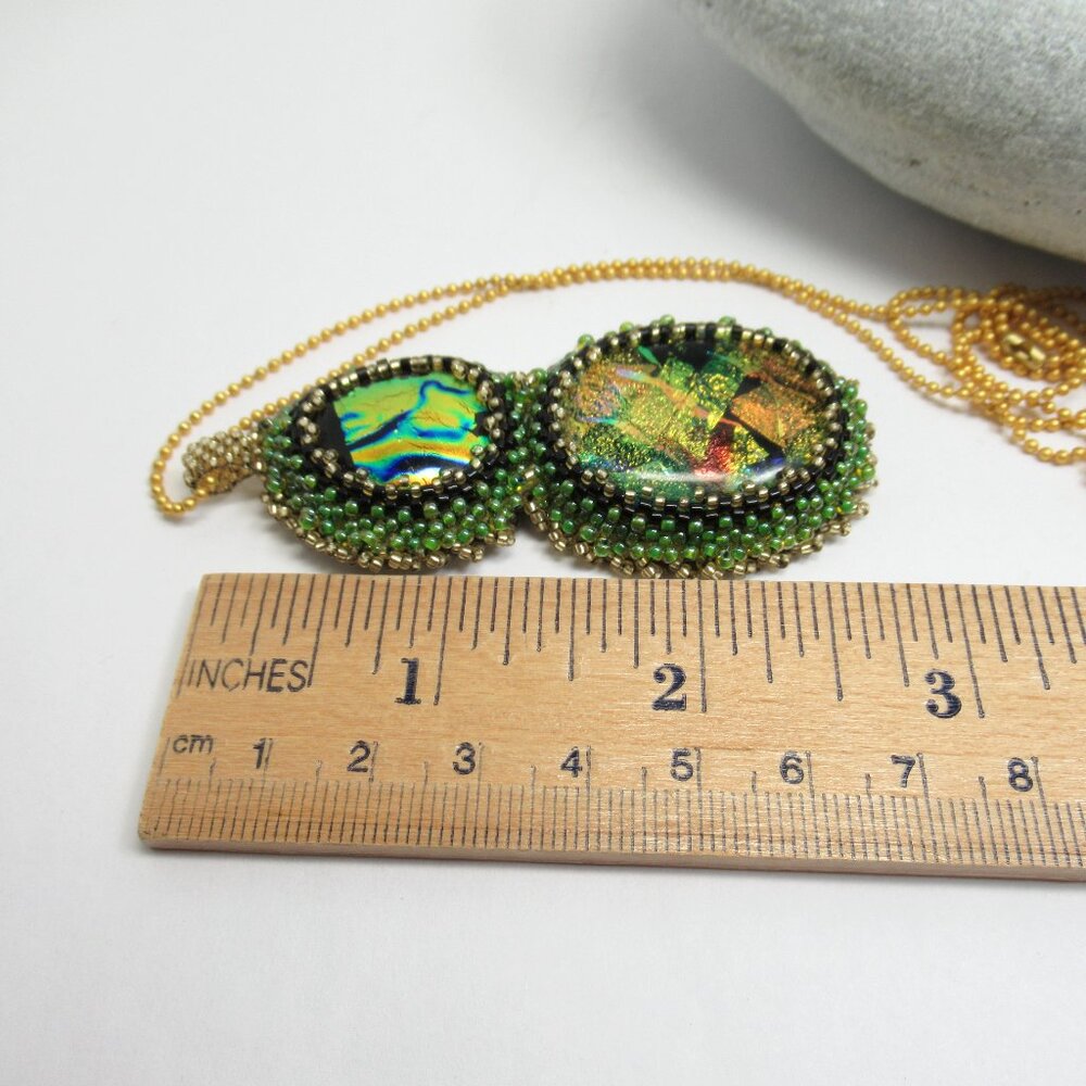 Hand embroidered pendant - Picture 11 of 12